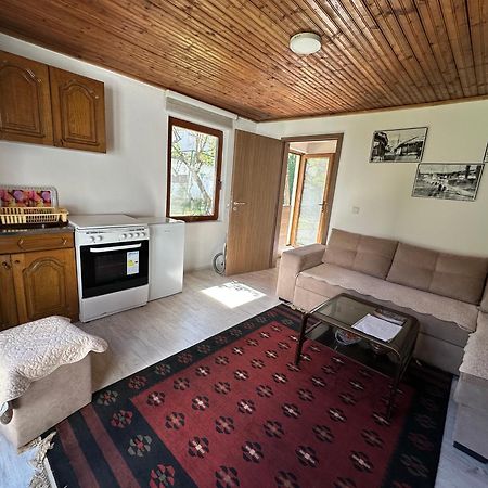 Garden Guesthouse Gjakova ภายนอก รูปภาพ