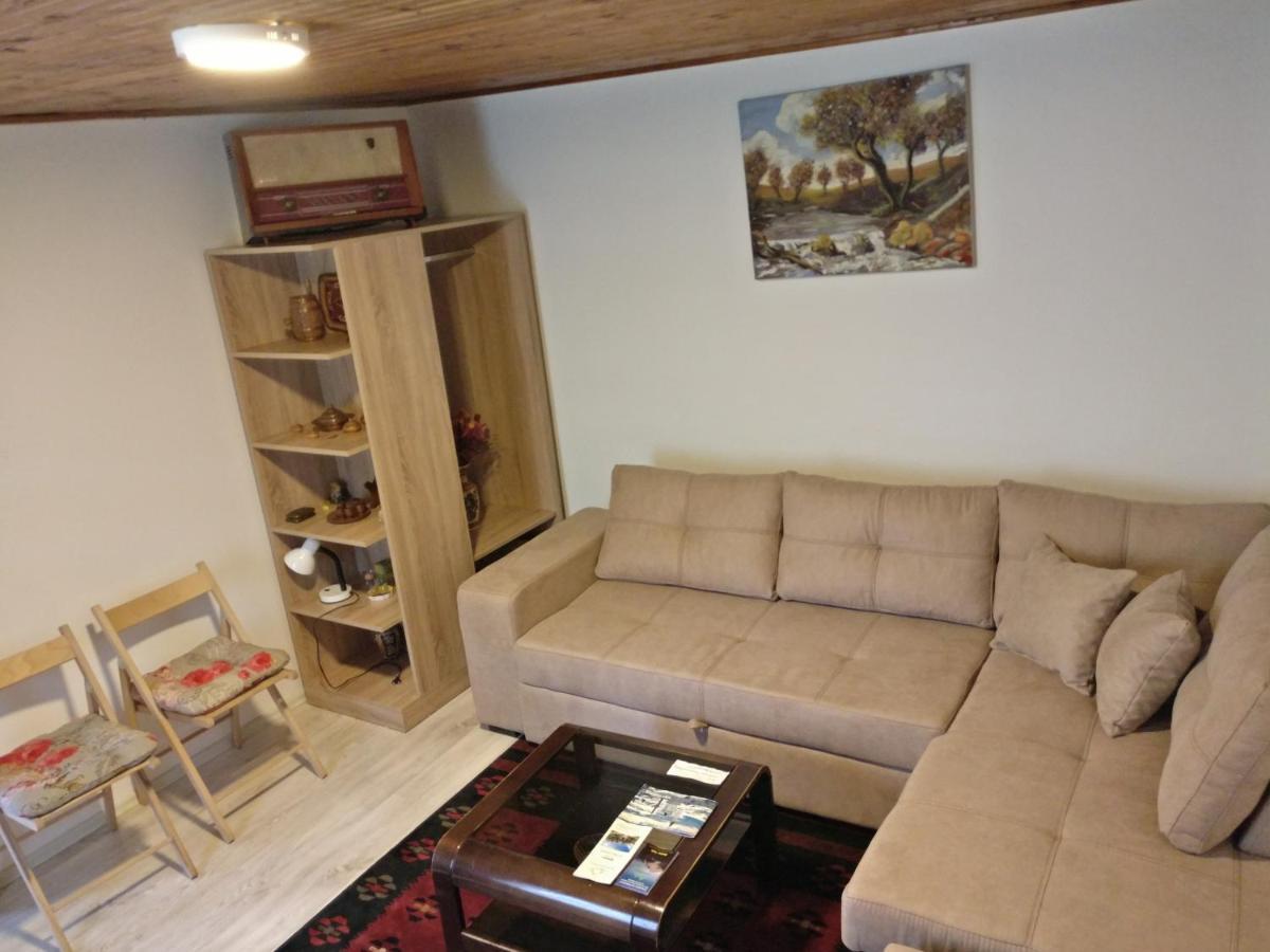 Garden Guesthouse Gjakova ภายนอก รูปภาพ