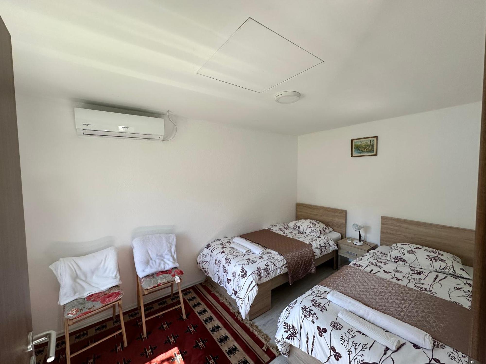 Garden Guesthouse Gjakova ภายนอก รูปภาพ