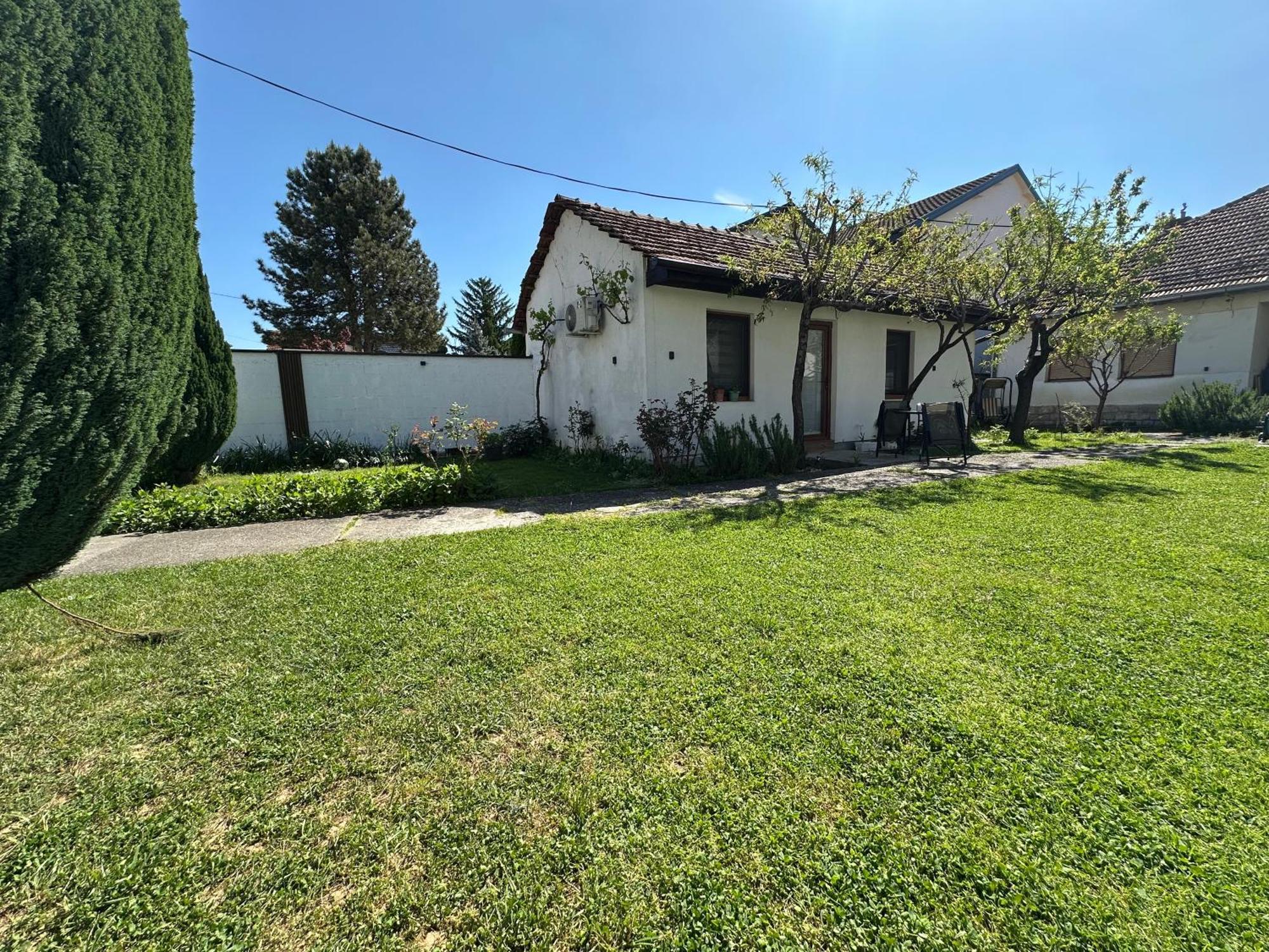 Garden Guesthouse Gjakova ภายนอก รูปภาพ