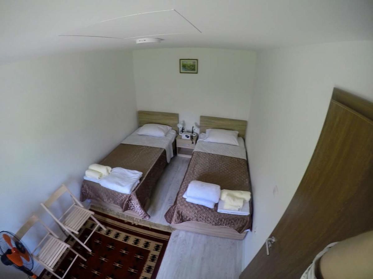 Garden Guesthouse Gjakova ภายนอก รูปภาพ