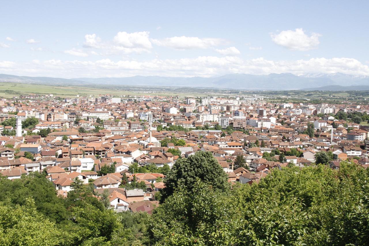 Garden Guesthouse Gjakova ภายนอก รูปภาพ