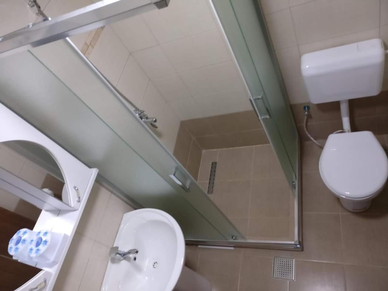 Garden Guesthouse Gjakova ภายนอก รูปภาพ